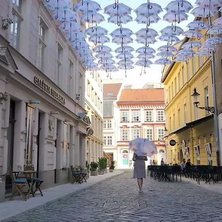 Appartement Royal In Old Town Bratislava