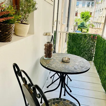 Royal In Old Town Apartment *